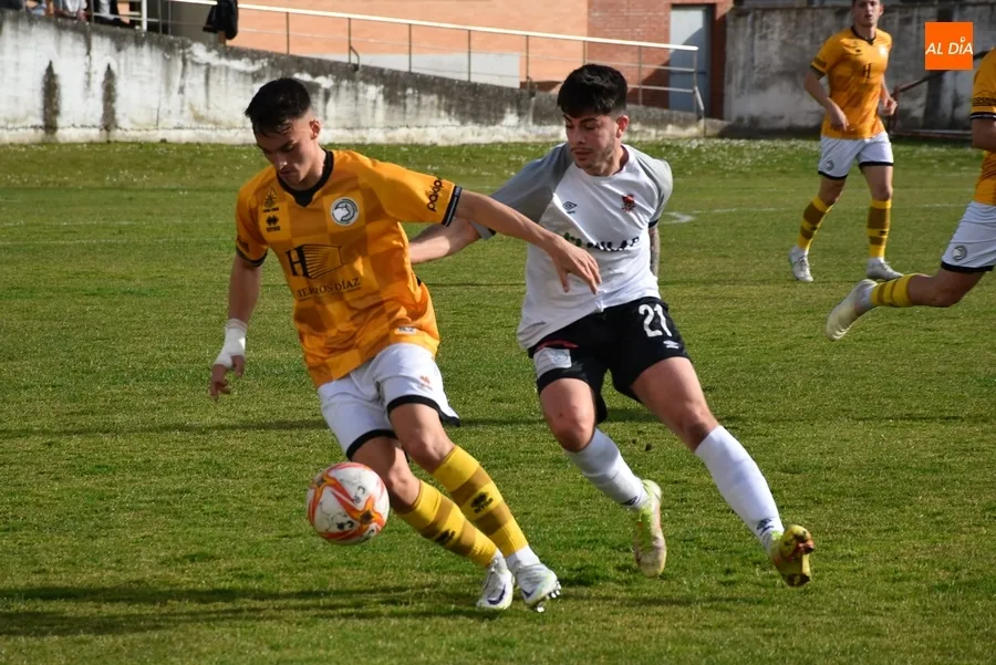Foto 10 - El Ciudad Rodrigo tumba tambi&eacute;n a Unionistas B en un gran partido y vuelve a so&ntilde;ar