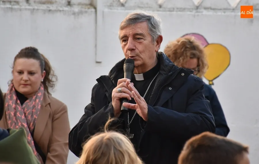 Foto 3 - Un centenar de ni&ntilde;os procesiona los primeros pasos semanasanteros