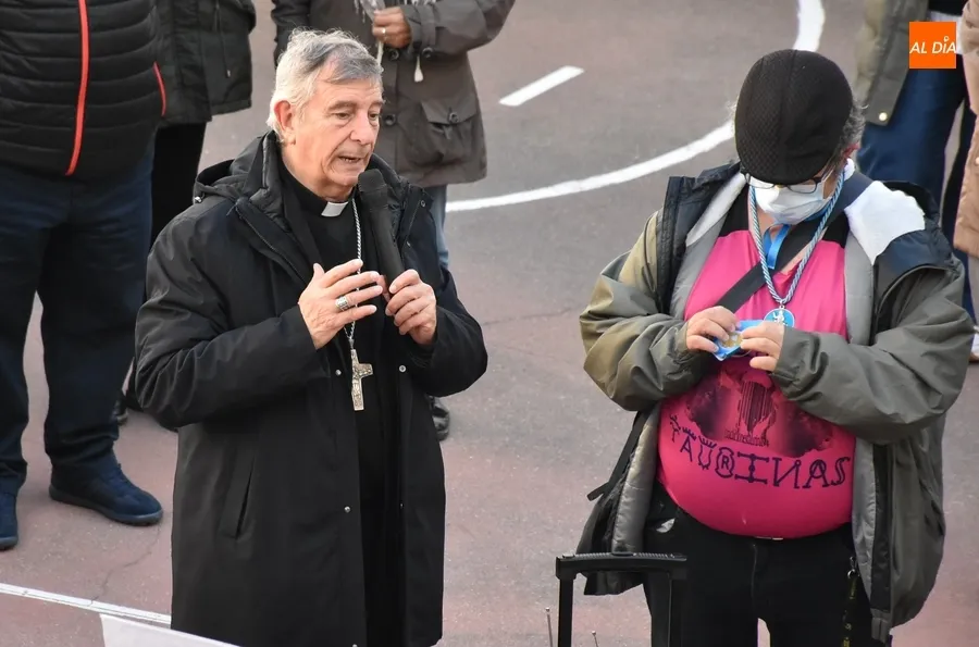 Foto 7 - Un centenar de ni&ntilde;os procesiona los primeros pasos semanasanteros