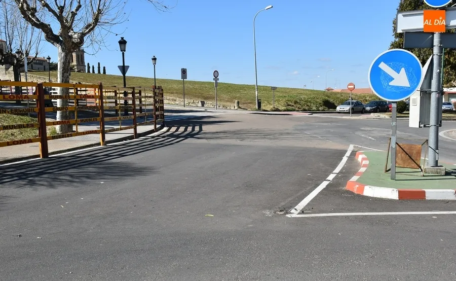 Foto 3 - Retiradas la &lsquo;curva de F1&rsquo;, las agujas a ras de suelo del Registro y las primeras casetas del Paseo