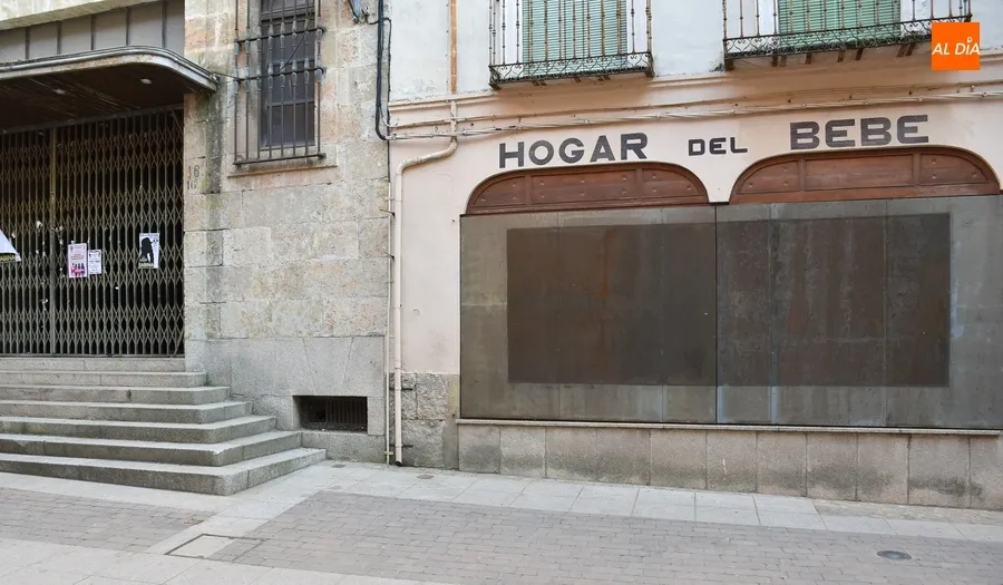 Foto 7 - La aguja &lsquo;sentimental&rsquo; de la calle Madrid se queda como &uacute;nico resto carnavalero dentro de murallas