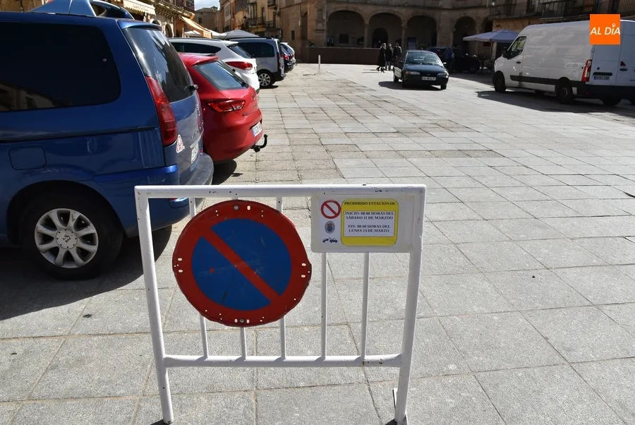 Foto 3 - Montado un escenario en la Plaza Mayor, donde no se podr&aacute; aparcar en la ma&ntilde;ana sabatina