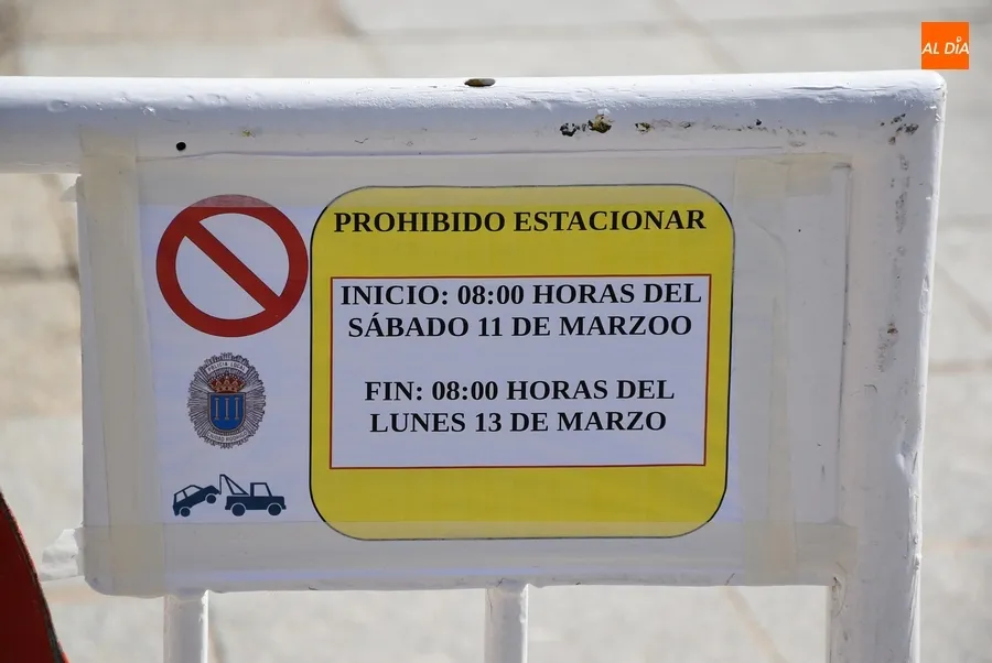 Foto 2 - Montado un escenario en la Plaza Mayor, donde no se podr&aacute; aparcar en la ma&ntilde;ana sabatina