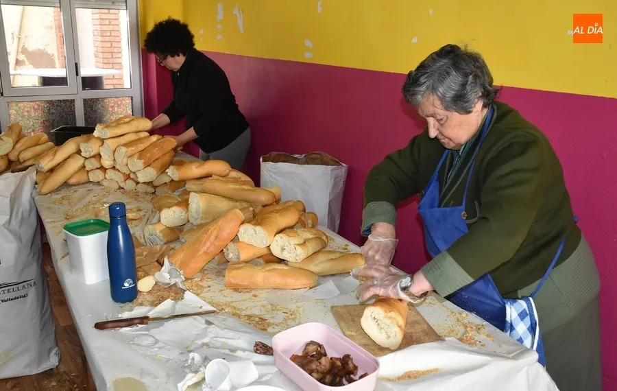 Foto 7 - Nuevo exitazo de la Operaci&oacute;n Bocata con 1.000 bocadillos repartidos