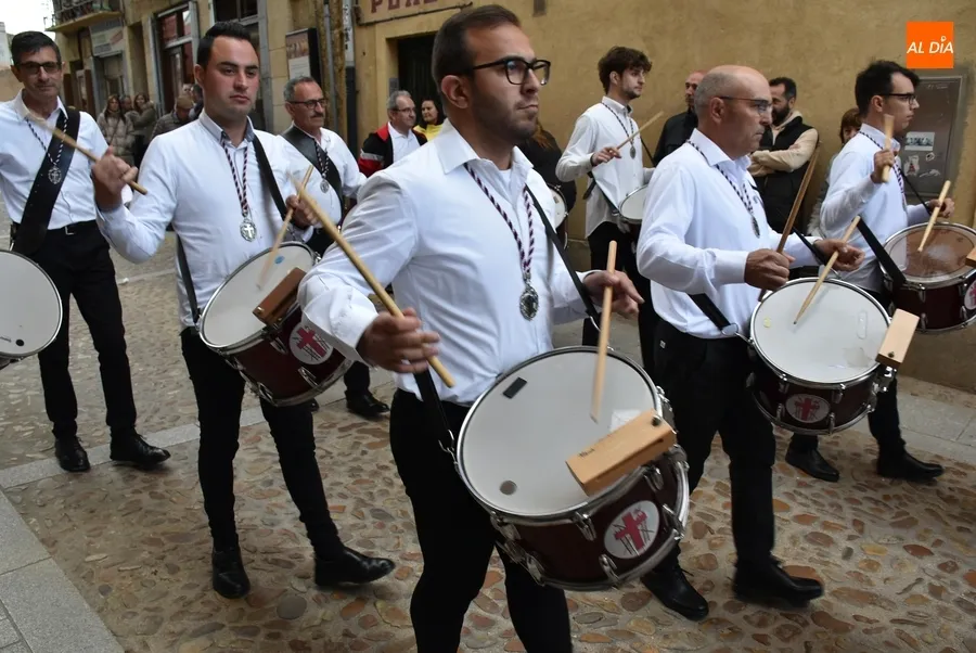 Foto 10 - La Banda de Cornetas y Tambores Esperanza hace su debut en un apote&oacute;sico Certamen de Bandas