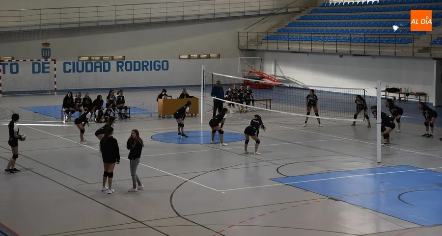 Foto 2 - Los equipos cadetes de voleibol de los Juegos Escolares juegan por un d&iacute;a en Ciudad Rodrigo