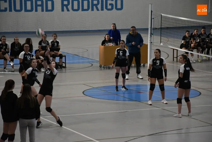 Foto 3 - Los equipos cadetes de voleibol de los Juegos Escolares juegan por un d&iacute;a en Ciudad Rodrigo