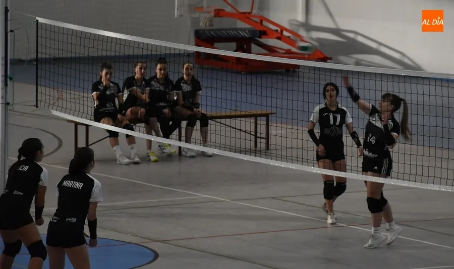 Foto 6 - Los equipos cadetes de voleibol de los Juegos Escolares juegan por un d&iacute;a en Ciudad Rodrigo