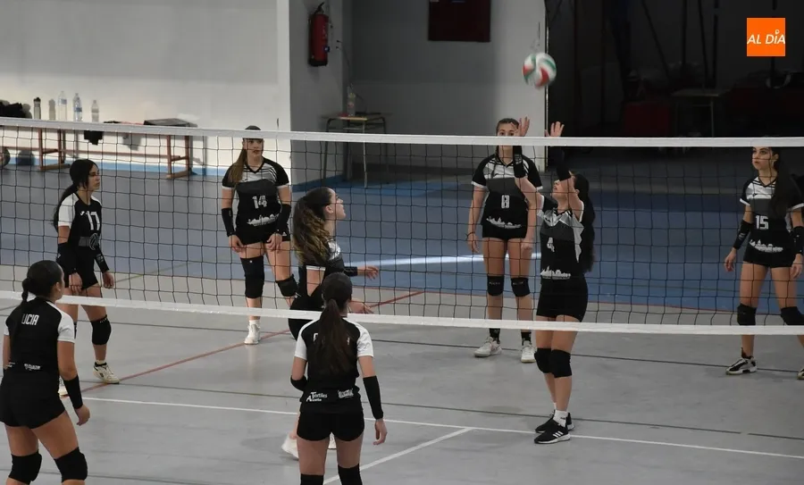Foto 7 - Los equipos cadetes de voleibol de los Juegos Escolares juegan por un d&iacute;a en Ciudad Rodrigo