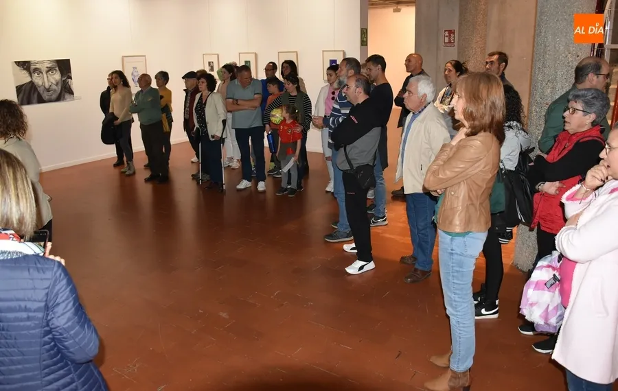 Foto 4 - Susana L&oacute;pez da a conocer su habilidad dibujando con el cl&aacute;sico boli BIC