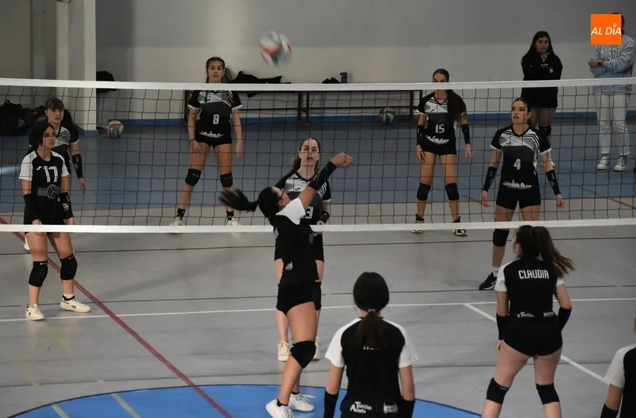 Foto 10 - Los equipos cadetes de voleibol de los Juegos Escolares juegan por un d&iacute;a en Ciudad Rodrigo