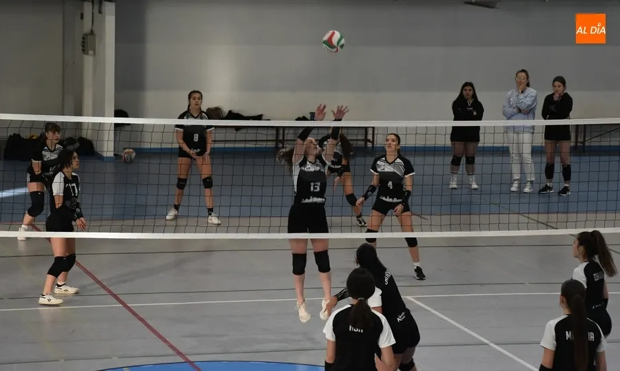 Foto 11 - Los equipos cadetes de voleibol de los Juegos Escolares juegan por un d&iacute;a en Ciudad Rodrigo