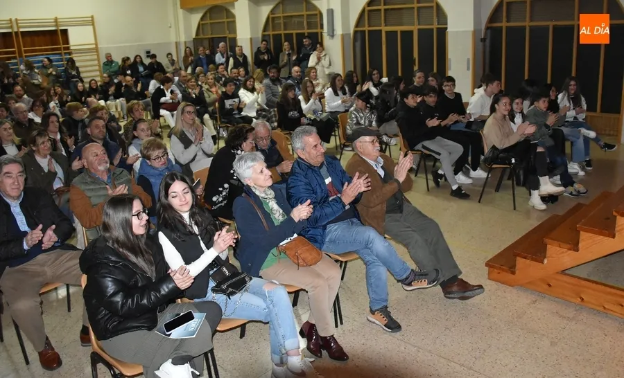 Foto 9 - Lleno en la presentaci&oacute;n con formato de charla del nuevo libro de Alberto Gal&aacute;n