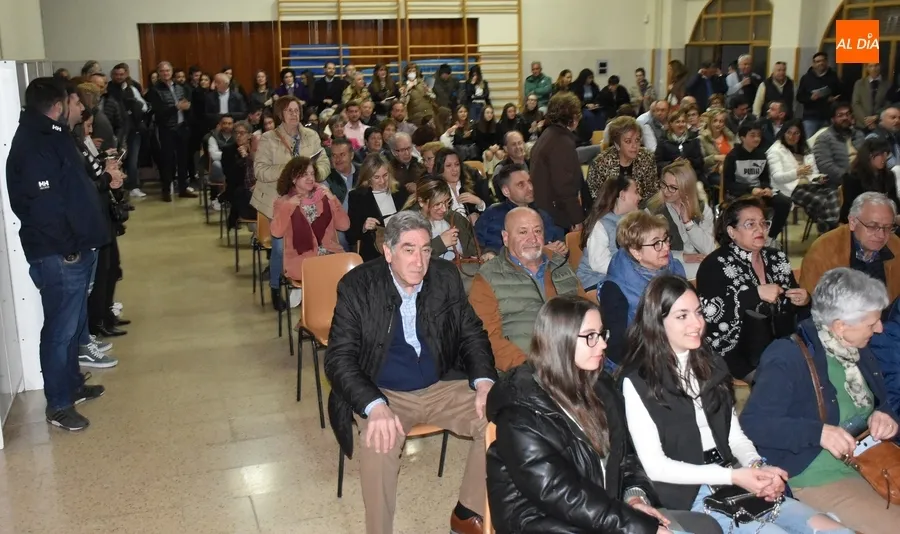 Foto 11 - Lleno en la presentaci&oacute;n con formato de charla del nuevo libro de Alberto Gal&aacute;n