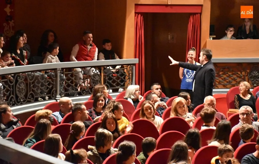 Foto 6 - Complet&iacute;sima gala de magia, baile, humor, solidaridad y emoci&oacute;n liderada por el Mago Xuso