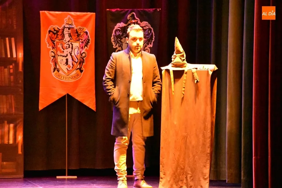 Foto 11 - Complet&iacute;sima gala de magia, baile, humor, solidaridad y emoci&oacute;n liderada por el Mago Xuso
