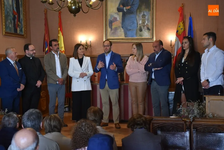 Foto 2 - Dada a conocer en Mir&oacute;briga la Semana Santa de Coria, con qui&eacute;n &ldquo;queda pendiente hermanarnos&rdquo;