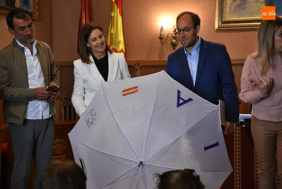 Foto 5 - Dada a conocer en Mir&oacute;briga la Semana Santa de Coria, con qui&eacute;n &ldquo;queda pendiente hermanarnos&rdquo;