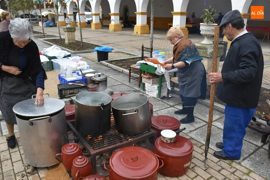 Foto 3 - Fiesta y tradici&oacute;n se dan la mano en una edici&oacute;n de la Feria de Botijeros con mucho ambiente