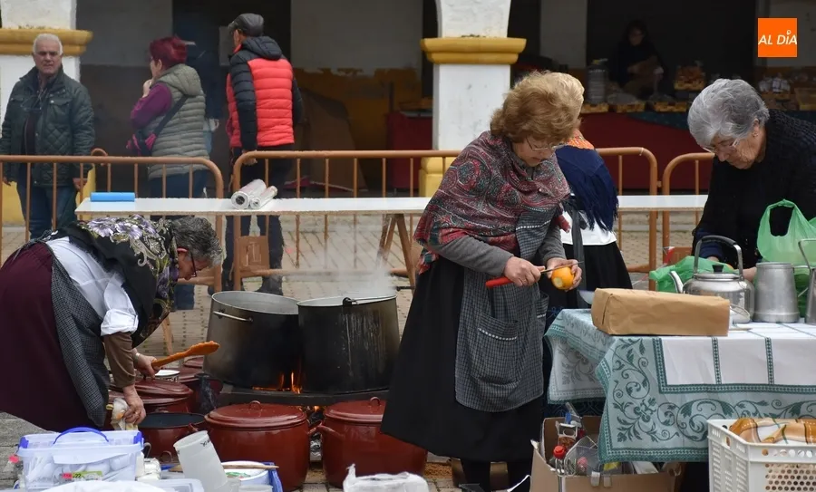 Foto 5 - Fiesta y tradici&oacute;n se dan la mano en una edici&oacute;n de la Feria de Botijeros con mucho ambiente