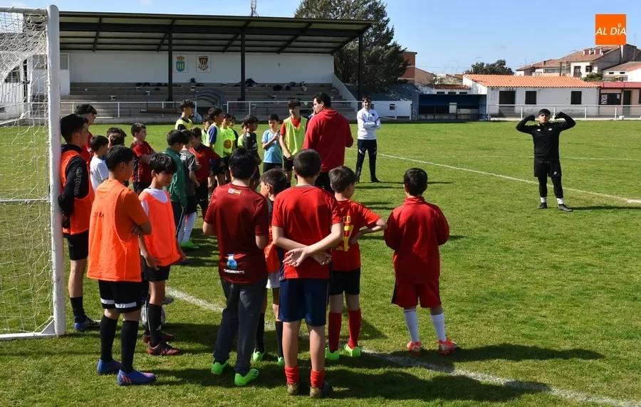 Foto 10 - Medio centenar de chavales toma parte en el ampliado Cl&iacute;nic en homenaje a Ricardo S&aacute;nchez