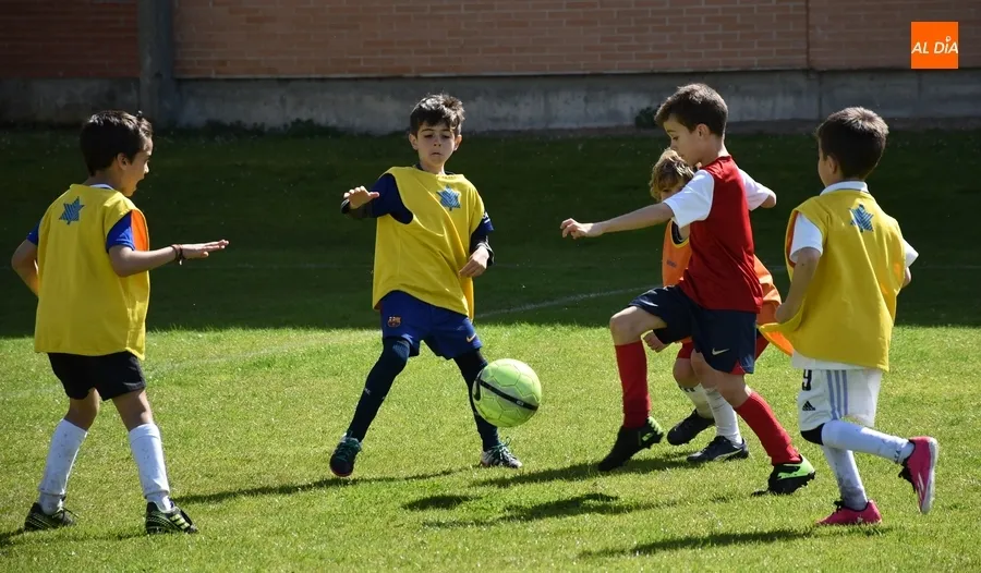 Foto 11 - Medio centenar de chavales toma parte en el ampliado Cl&iacute;nic en homenaje a Ricardo S&aacute;nchez