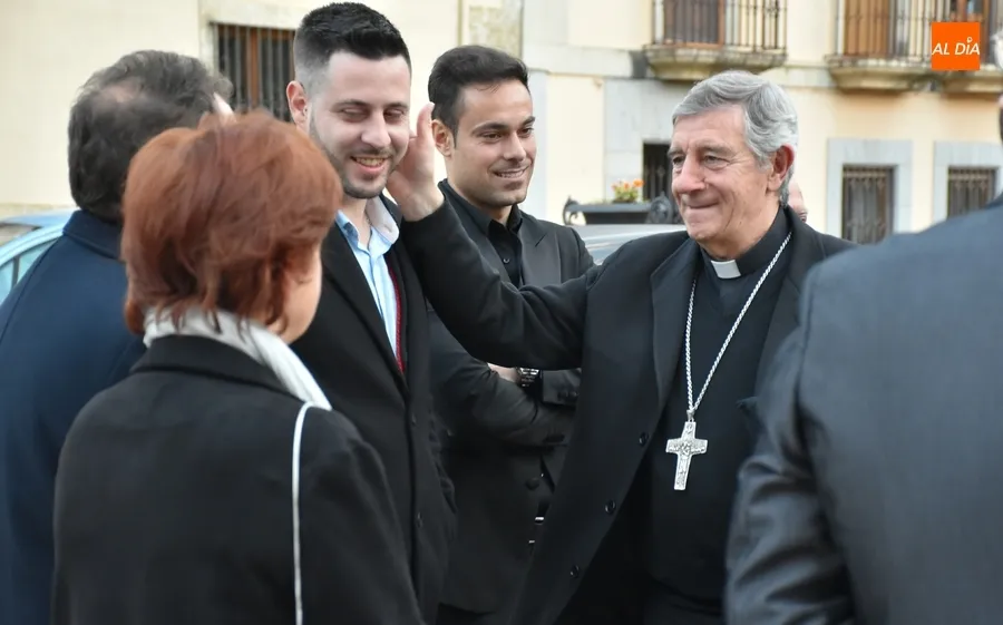 Foto 3 - Miguel &Aacute;ngel Gonz&aacute;lez pregona la Semana Santa desgranando las distintas miradas a la misma