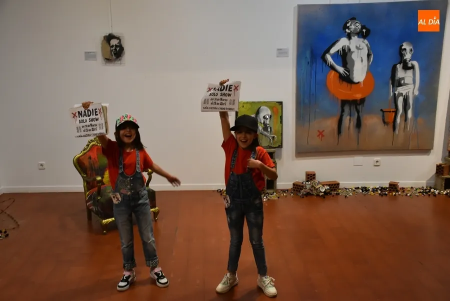 Foto 3 - Nadie inaugura su primera muestra con una singular puesta en escena