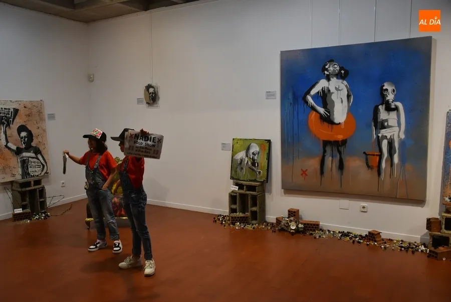 Foto 4 - Nadie inaugura su primera muestra con una singular puesta en escena