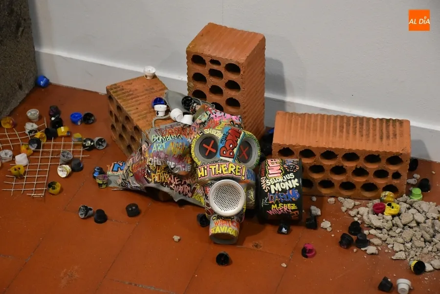 Foto 9 - Nadie inaugura su primera muestra con una singular puesta en escena