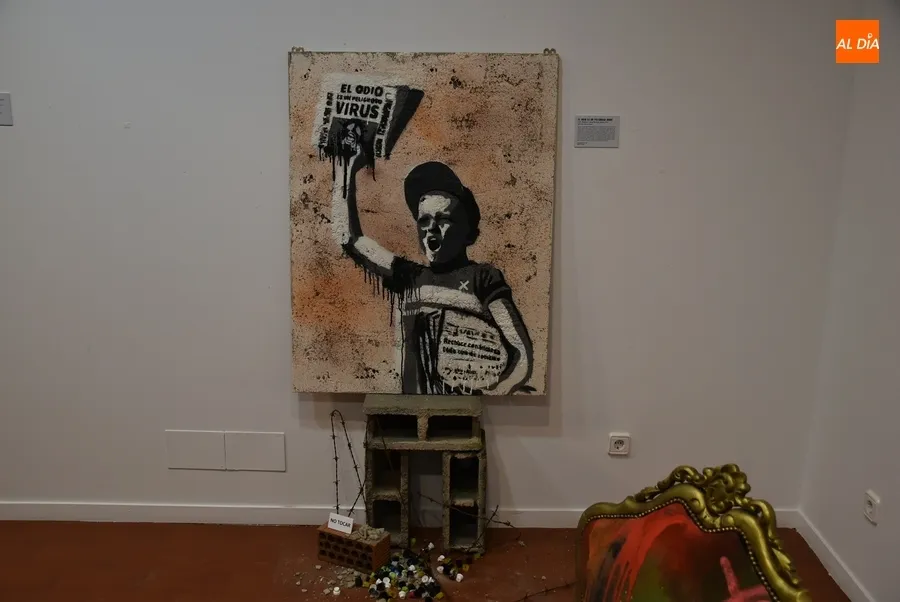 Foto 10 - Nadie inaugura su primera muestra con una singular puesta en escena