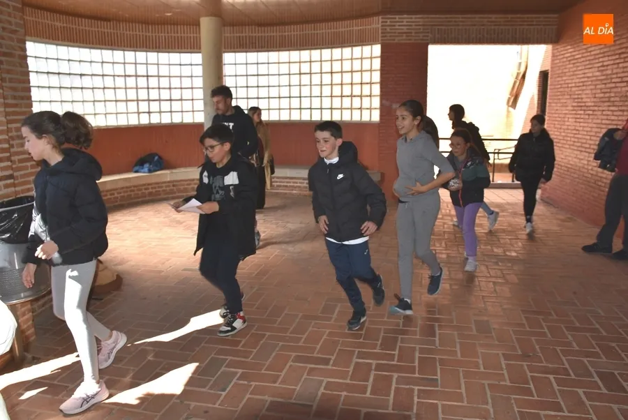 Foto 9 - Concluye de forma infructuosa la &lsquo;b&uacute;squeda del asesino&rsquo; en el IES Tierra