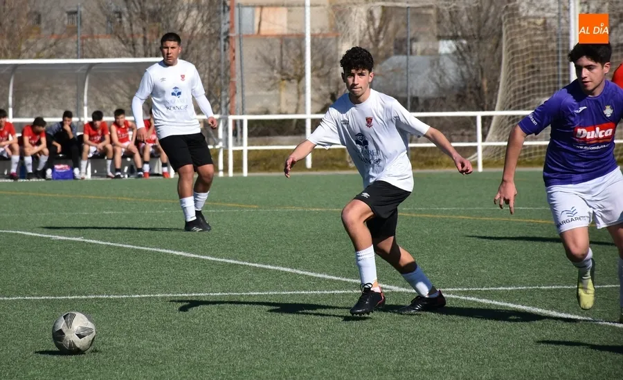 Foto 4 - Los cadetes del Ciudad Rodrigo y el Pe&ntilde;aranda firman tablas en un duelo bastante entretenido