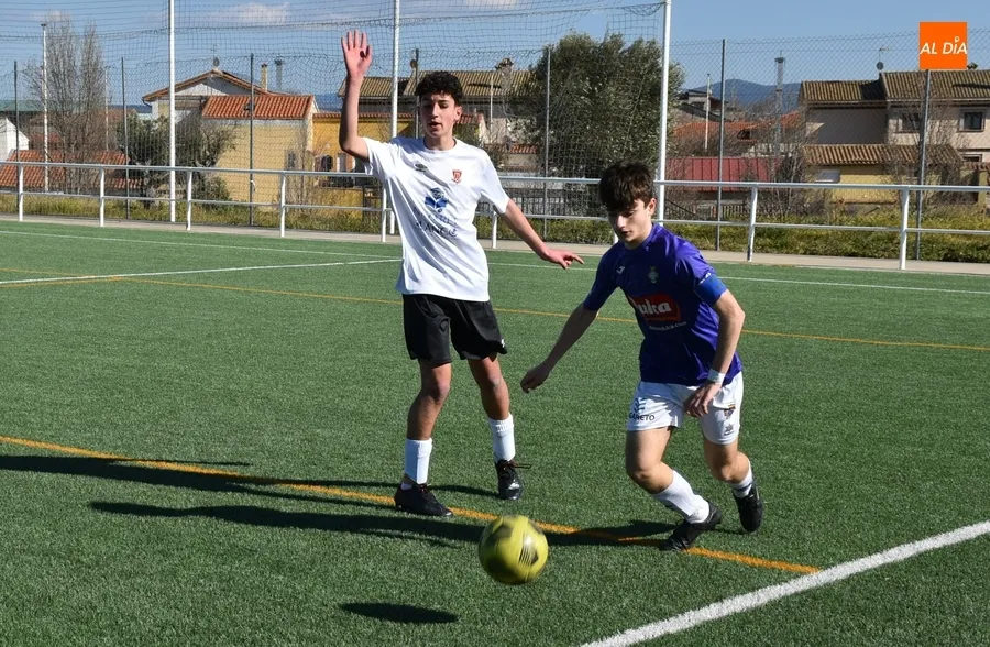 Foto 6 - Los cadetes del Ciudad Rodrigo y el Pe&ntilde;aranda firman tablas en un duelo bastante entretenido