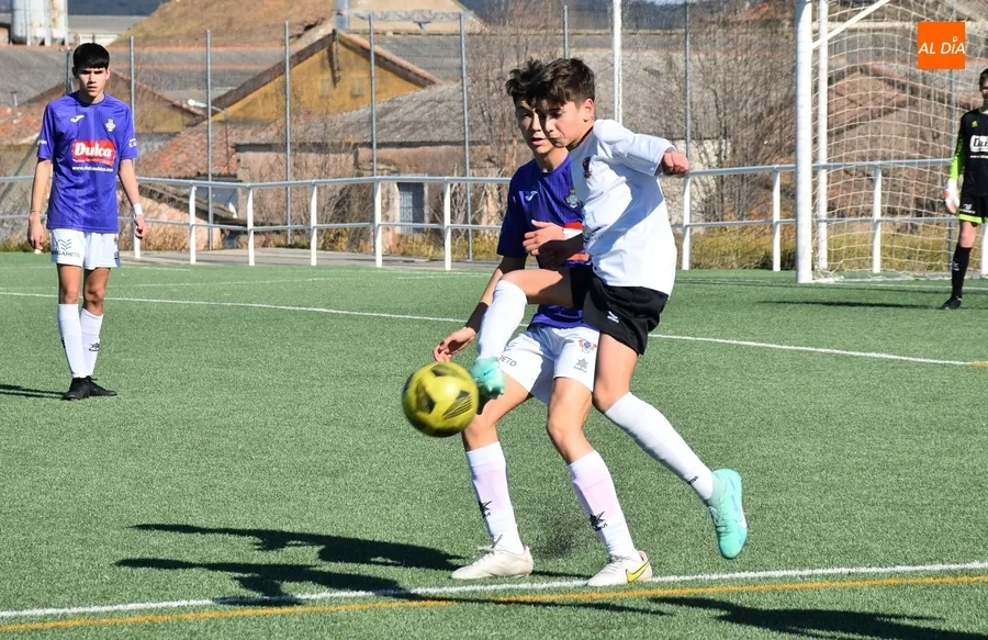 Foto 7 - Los cadetes del Ciudad Rodrigo y el Pe&ntilde;aranda firman tablas en un duelo bastante entretenido