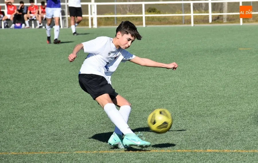 Foto 9 - Los cadetes del Ciudad Rodrigo y el Pe&ntilde;aranda firman tablas en un duelo bastante entretenido