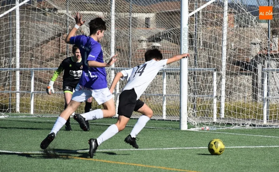 Foto 10 - Los cadetes del Ciudad Rodrigo y el Pe&ntilde;aranda firman tablas en un duelo bastante entretenido