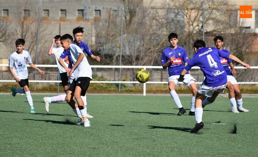 Foto 11 - Los cadetes del Ciudad Rodrigo y el Pe&ntilde;aranda firman tablas en un duelo bastante entretenido
