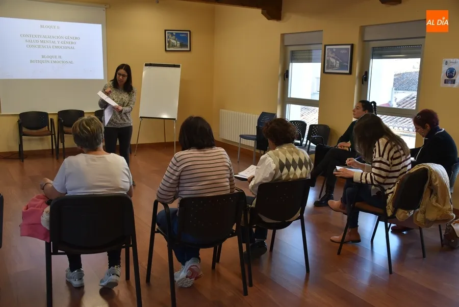Foto 5 - Impartido un taller de autocuidado emocional de la mano de Ampli