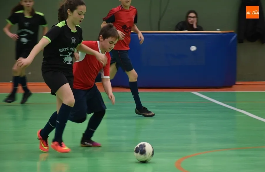Foto 2 - #M | 11-12 MAR | El equipo Femenino del III Columnas remonta el derby alev&iacute;n de los Juegos Escolares