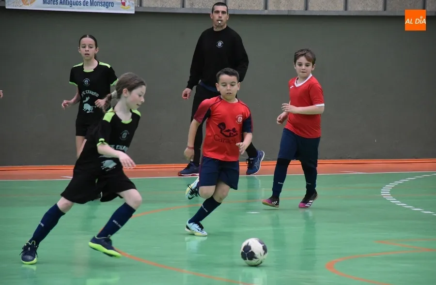 Foto 4 - #M | 11-12 MAR | El equipo Femenino del III Columnas remonta el derby alev&iacute;n de los Juegos Escolares