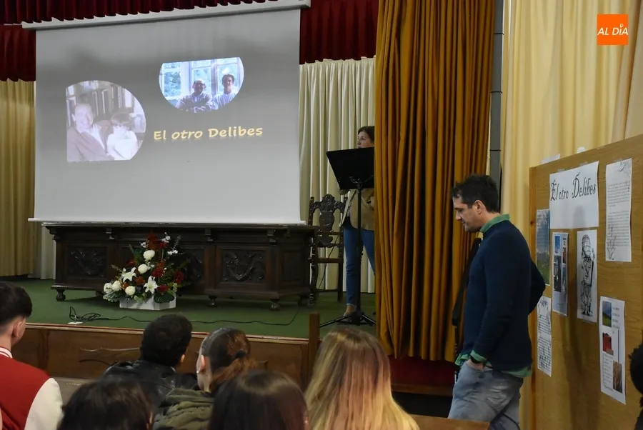Foto 8 - Un nieto de Miguel Delibes evoca la figura de su abuelo en el IES Fray Diego Tadeo
