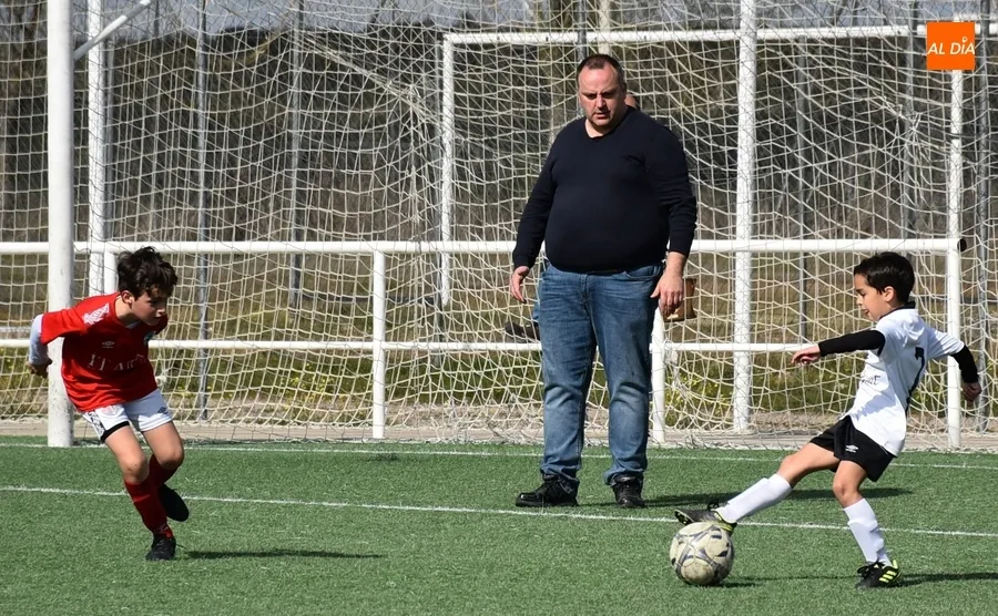 Foto 5 - El Benjam&iacute;n B del Ciudad Rodrigo deja en 18 partidos su espectacular racha sin hincar la rodilla