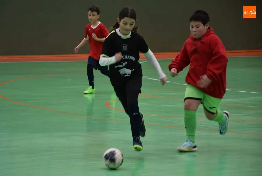 Foto 9 - #M | 11-12 MAR | El equipo Femenino del III Columnas remonta el derby alev&iacute;n de los Juegos Escolares