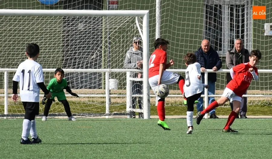 Foto 7 - El Benjam&iacute;n B del Ciudad Rodrigo deja en 18 partidos su espectacular racha sin hincar la rodilla