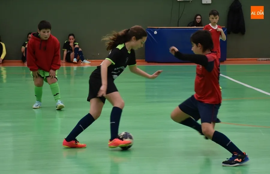 Foto 10 - #M | 11-12 MAR | El equipo Femenino del III Columnas remonta el derby alev&iacute;n de los Juegos Escolares