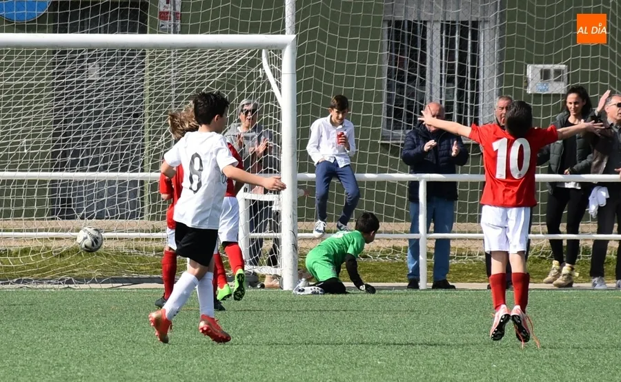 Foto 10 - El Benjam&iacute;n B del Ciudad Rodrigo deja en 18 partidos su espectacular racha sin hincar la rodilla