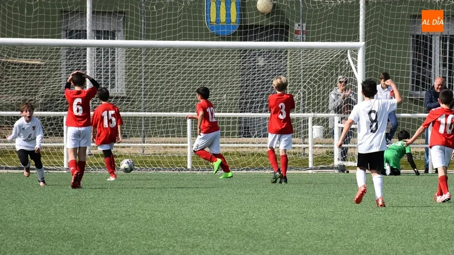 Foto 11 - El Benjam&iacute;n B del Ciudad Rodrigo deja en 18 partidos su espectacular racha sin hincar la rodilla