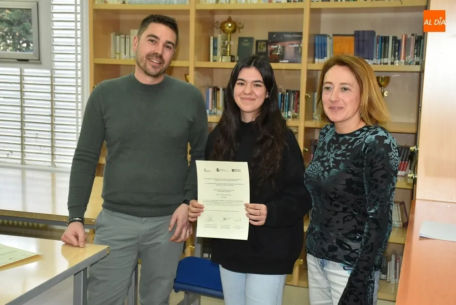 Foto 4 - La 5&ordf; generaci&oacute;n British del IES Tierra recibe sus certificados acreditativos