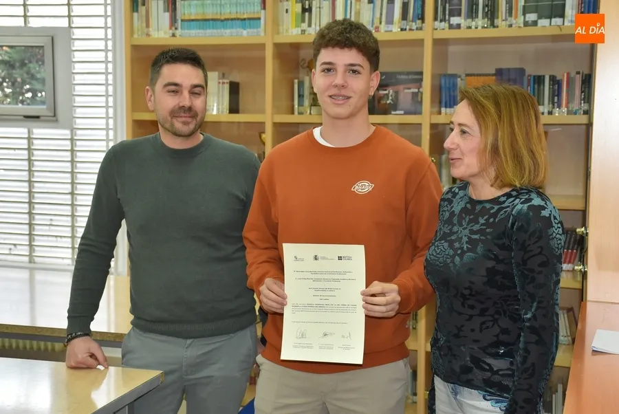 Foto 7 - La 5&ordf; generaci&oacute;n British del IES Tierra recibe sus certificados acreditativos